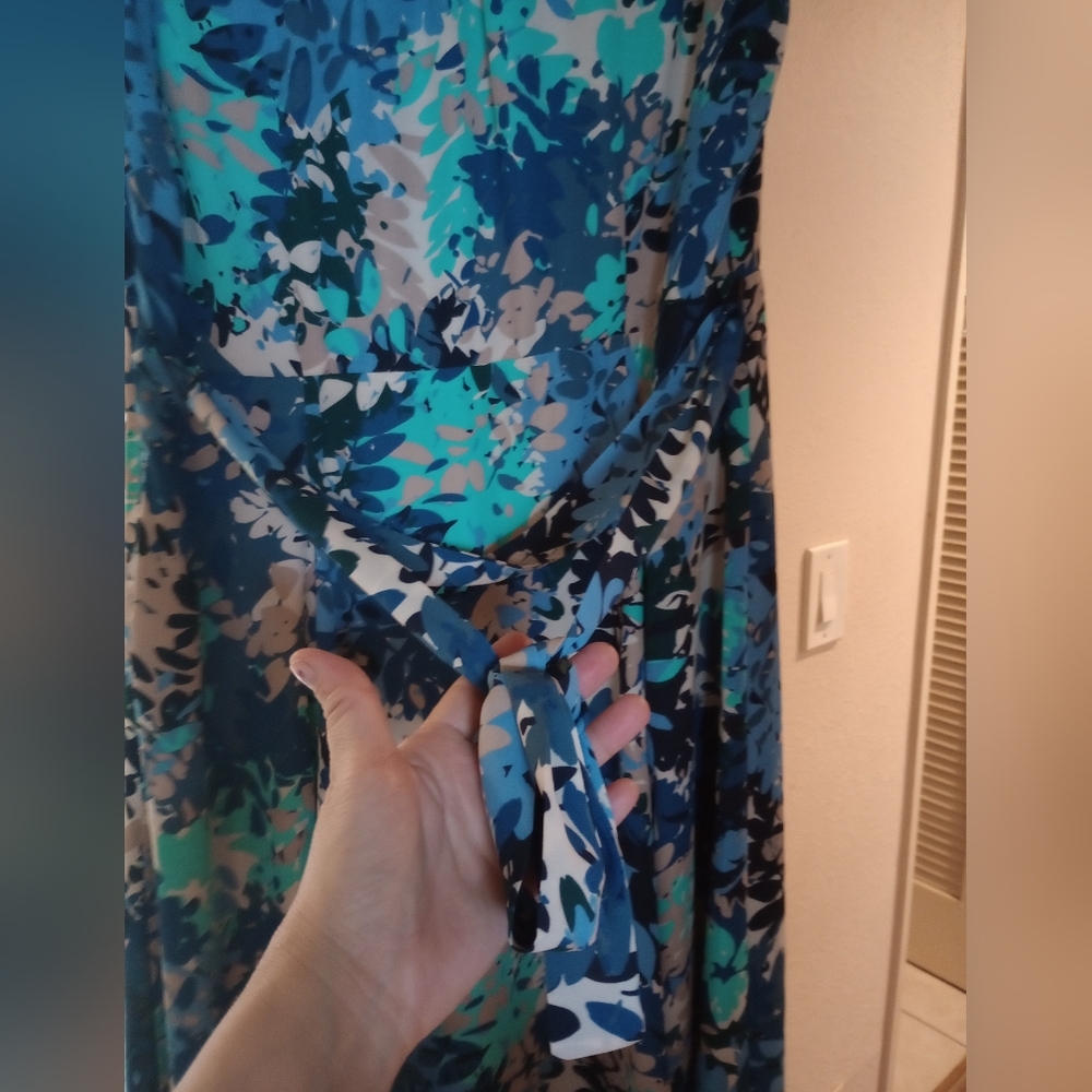Dress - Picture 3 of 7
